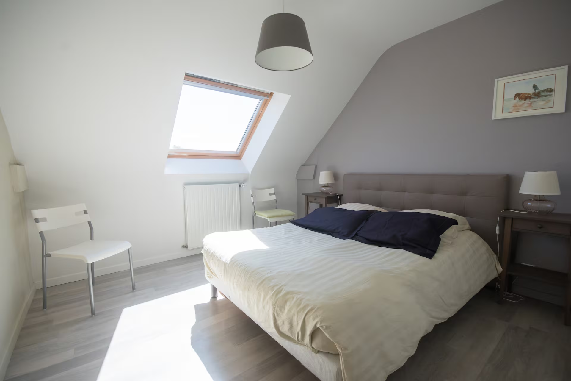 Chambre 3 à l'étage avec lit double et velux